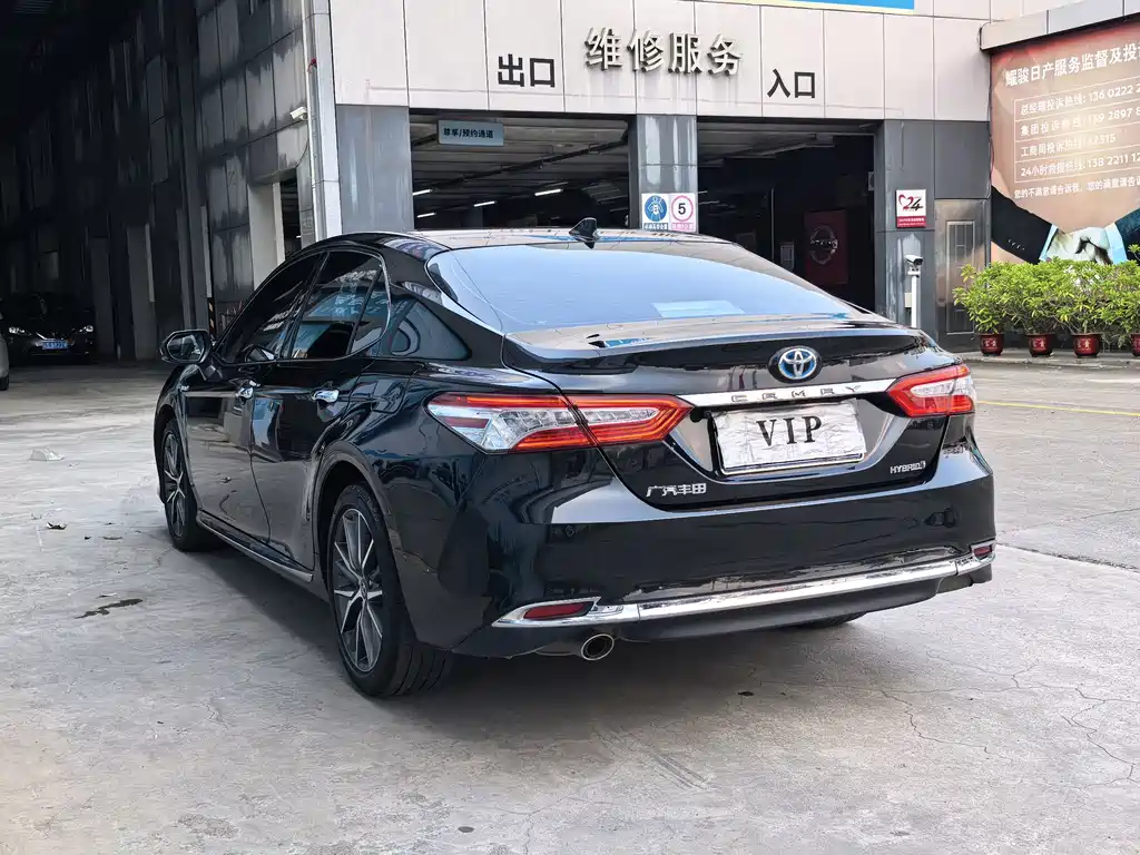 Toyota Camry — миниатюра 5