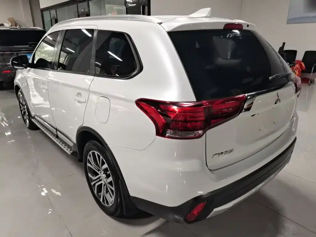 Mitsubishi Outlander — миниатюра 5