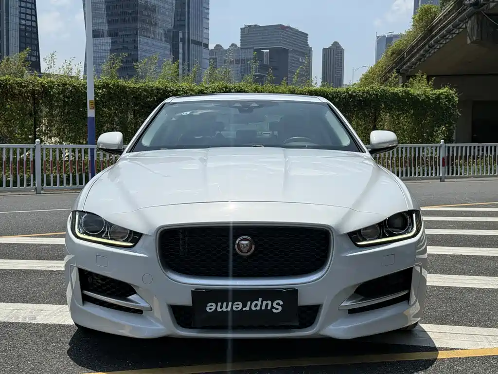 Jaguar XE — миниатюра 2