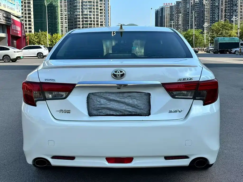 Toyota Reiz — миниатюра 8