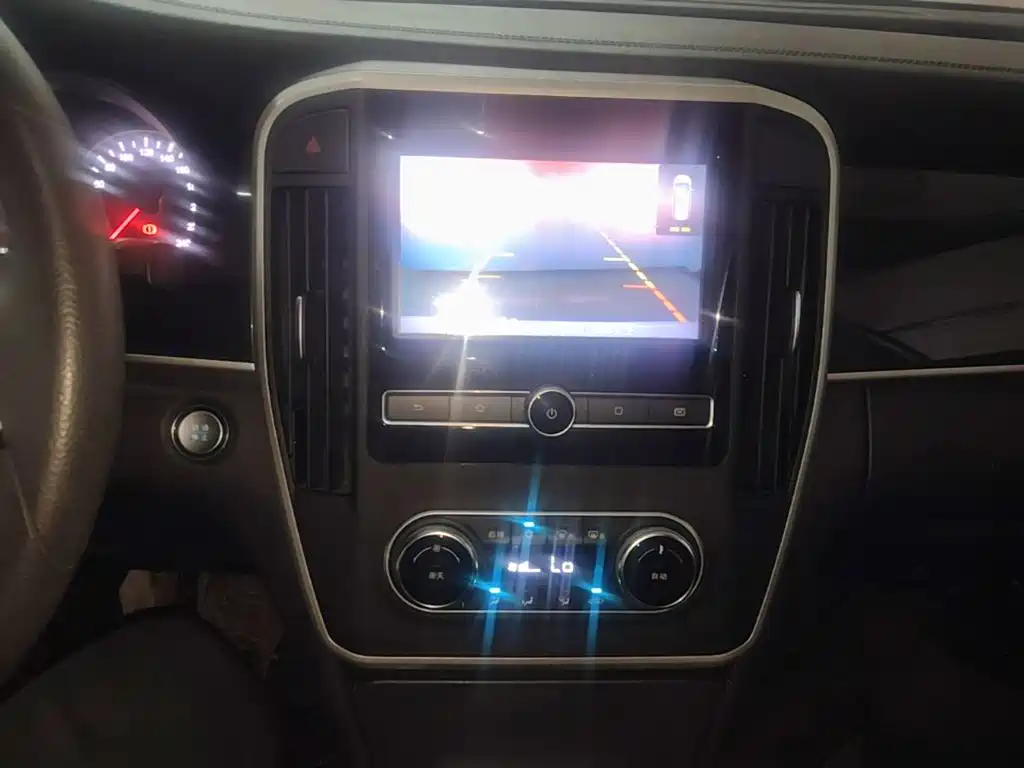 BYD MAX — миниатюра 13