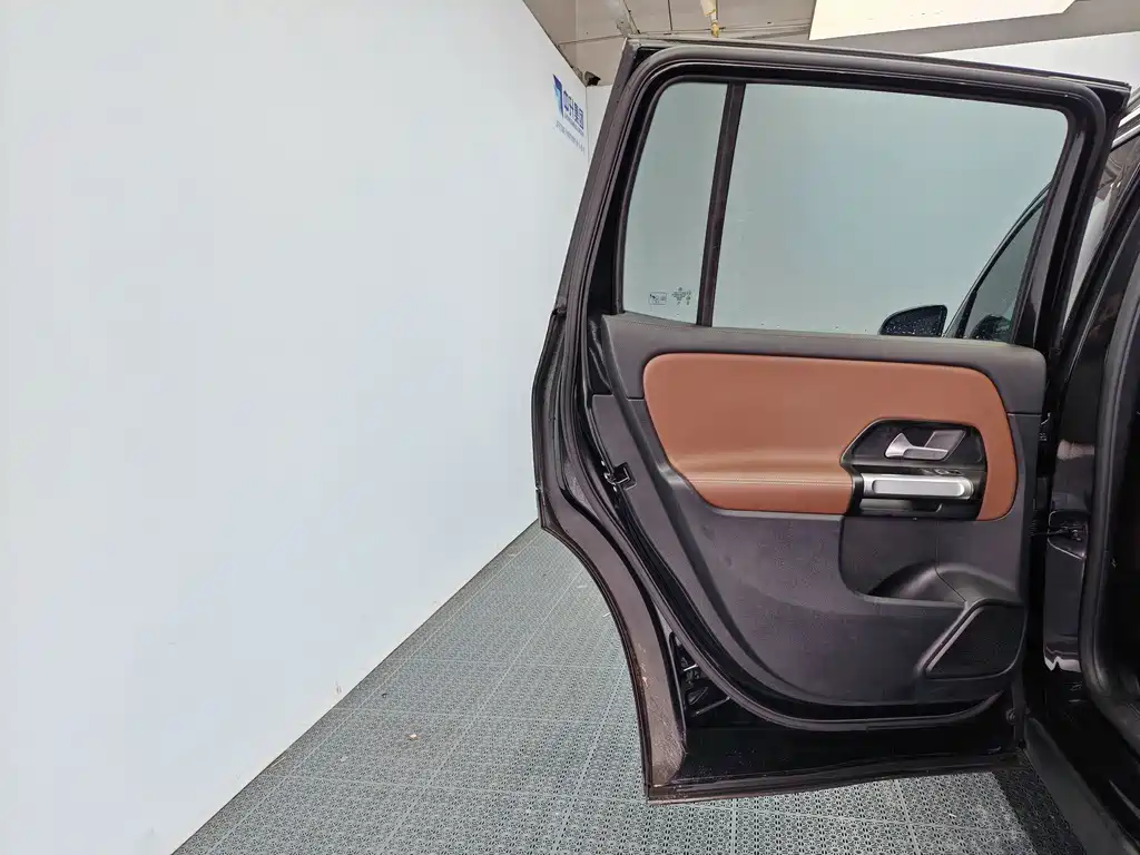 Mercedes-Benz GLB — миниатюра 14