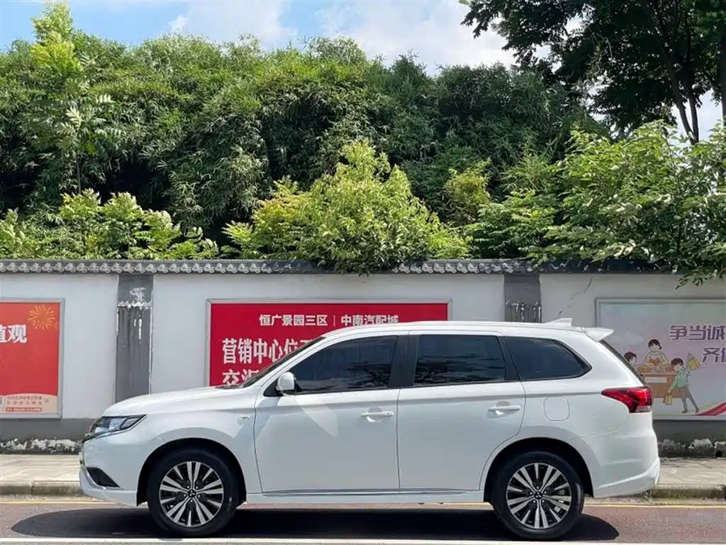Mitsubishi Outlander 2021 2.0L 5 мест