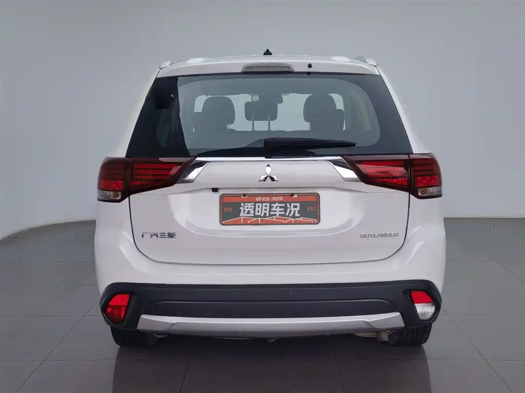 Mitsubishi Outlander 2016 2.4L Elite 5 мест