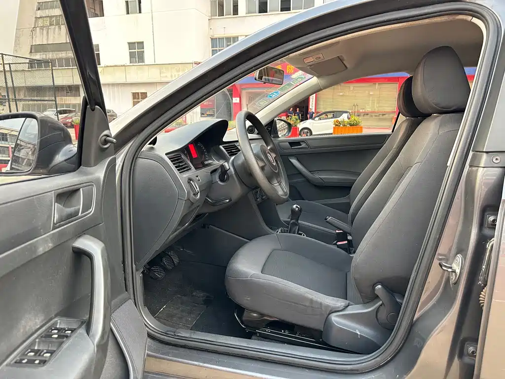Volkswagen Santana 1.4L Manual Comfort Edition, фото 9