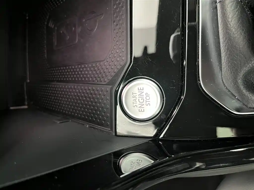 VOLKSWAGEN T ROC EXPLORING SONGS