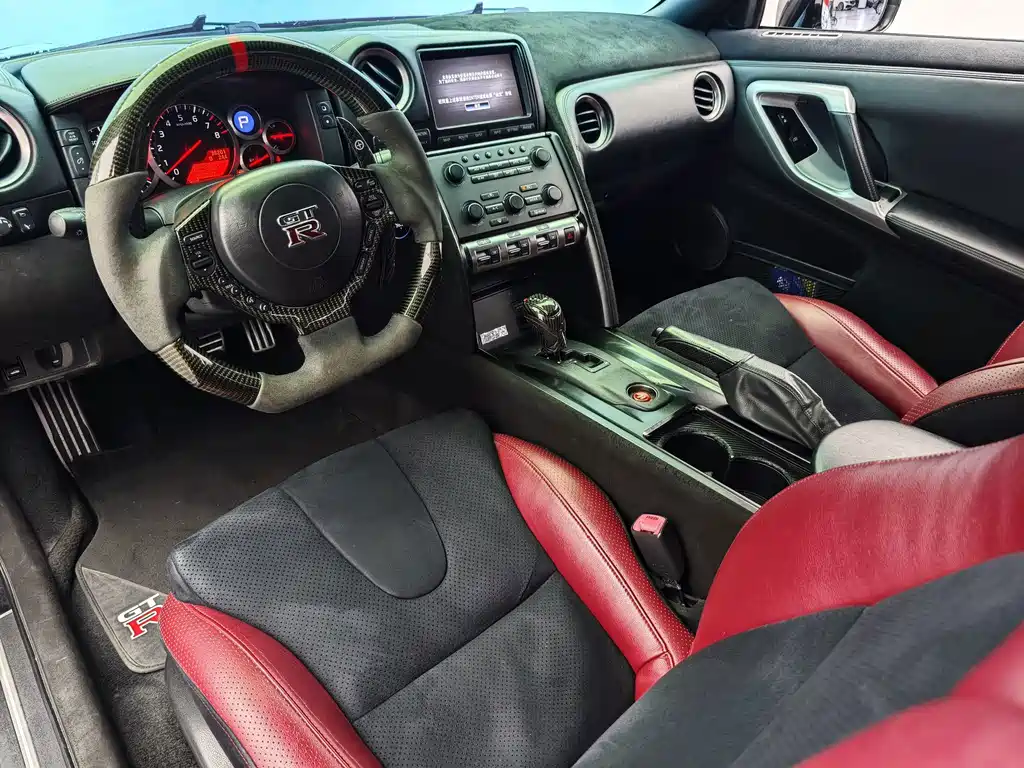 Nissan GT-R — миниатюра 6