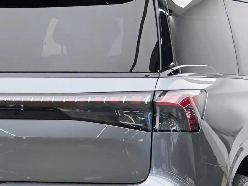 Infiniti QX80 — миниатюра 6
