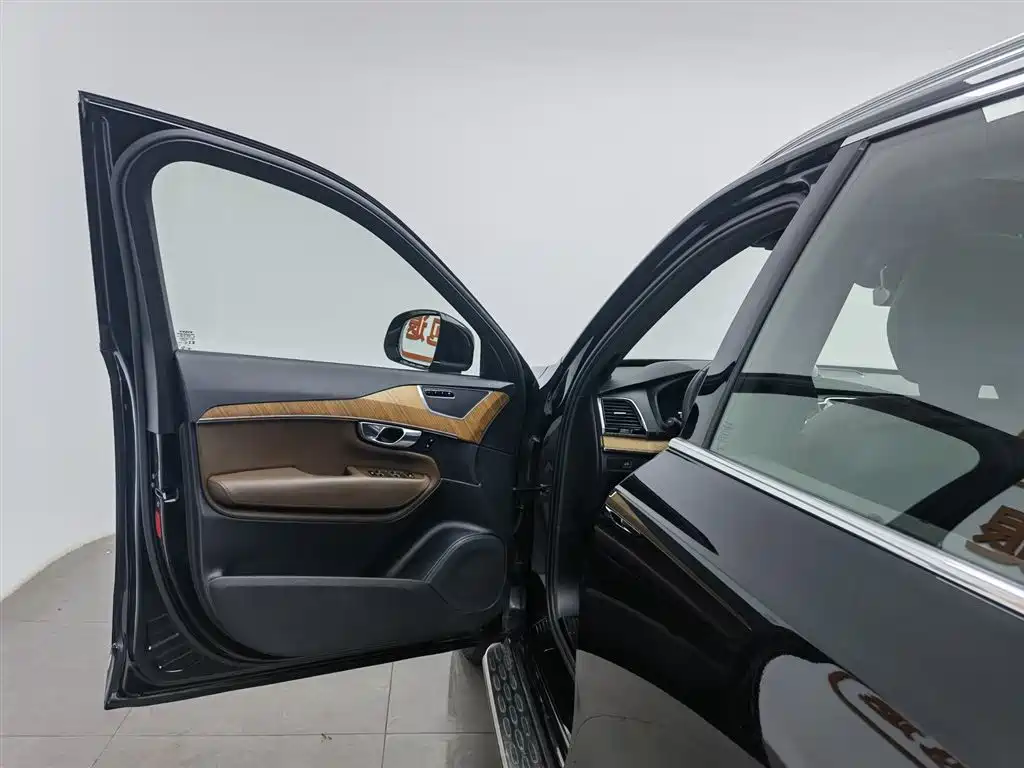 Volvo XC90 2023 B6 Luxury 7 мест