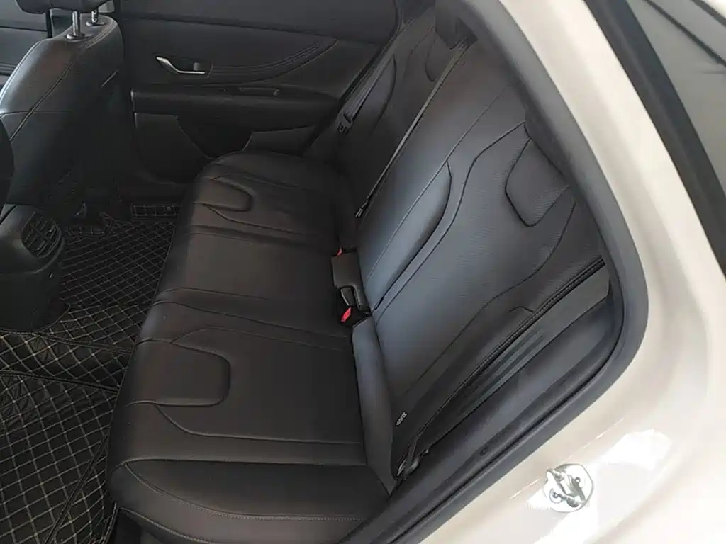 Hyundai Elantra — миниатюра 17