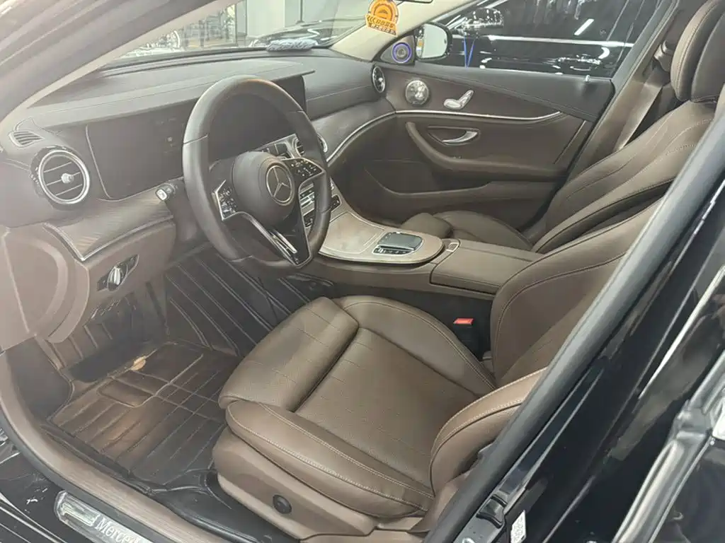 Mercedes-Benz E-Class — миниатюра 9