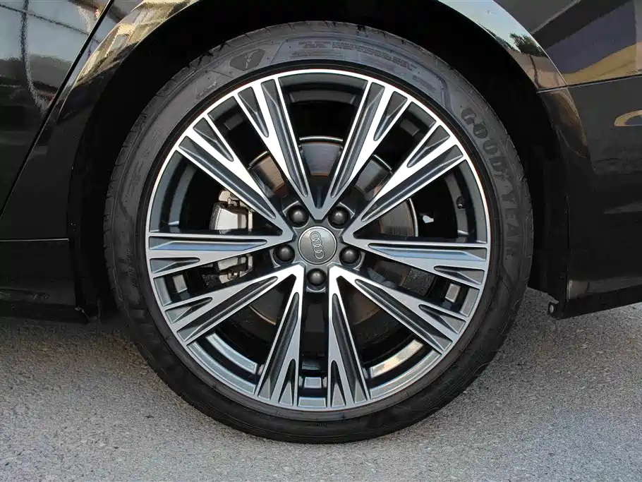Audi A6L — миниатюра 10