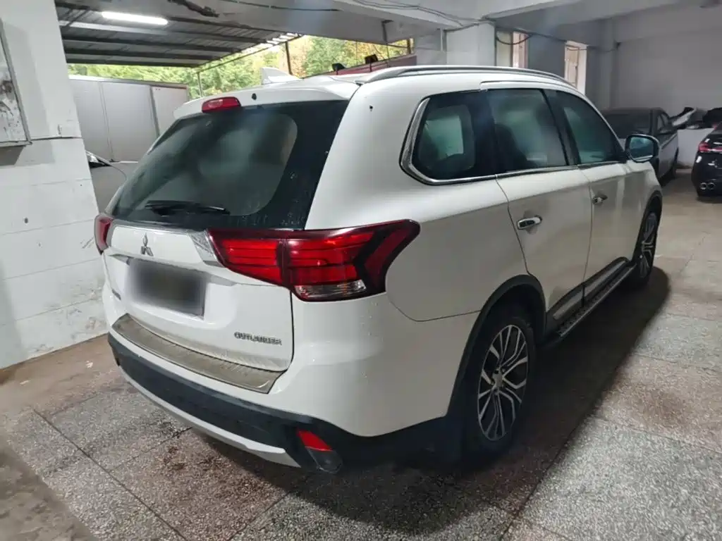 Mitsubishi Outlander — миниатюра 7