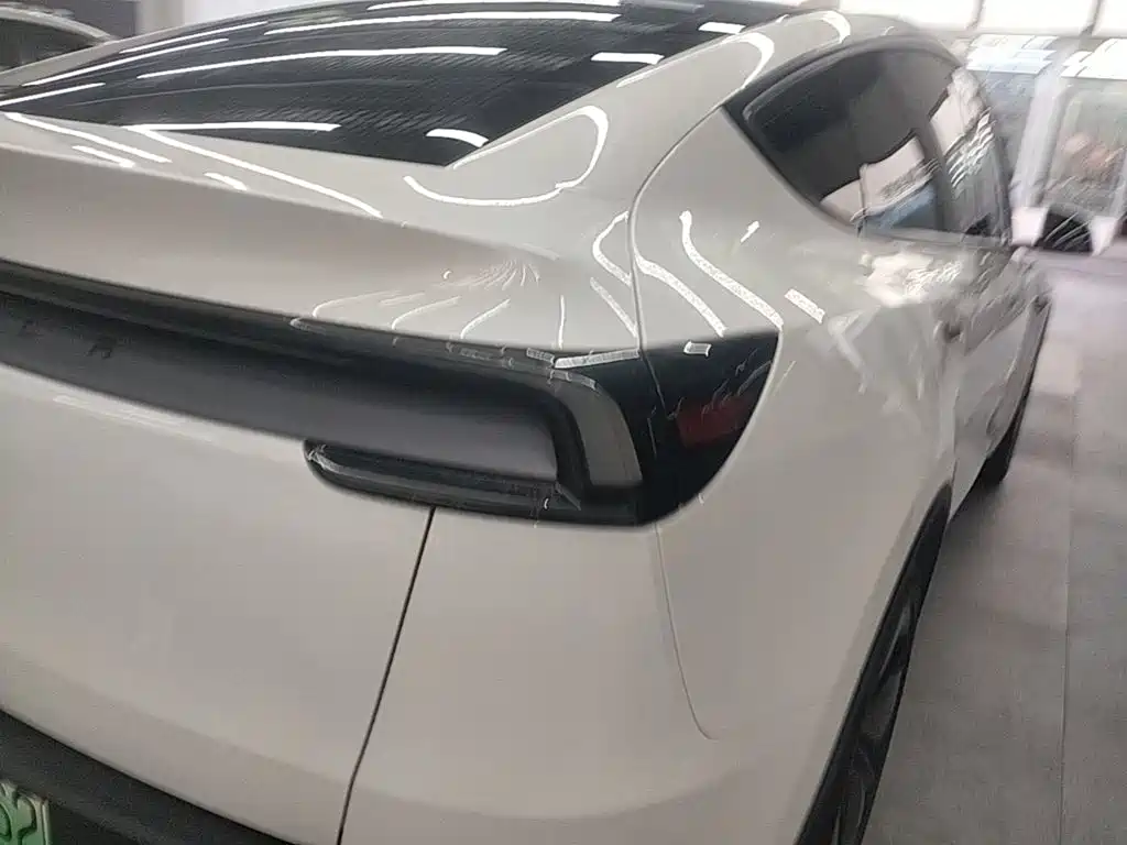 Tesla Model Y — миниатюра 8
