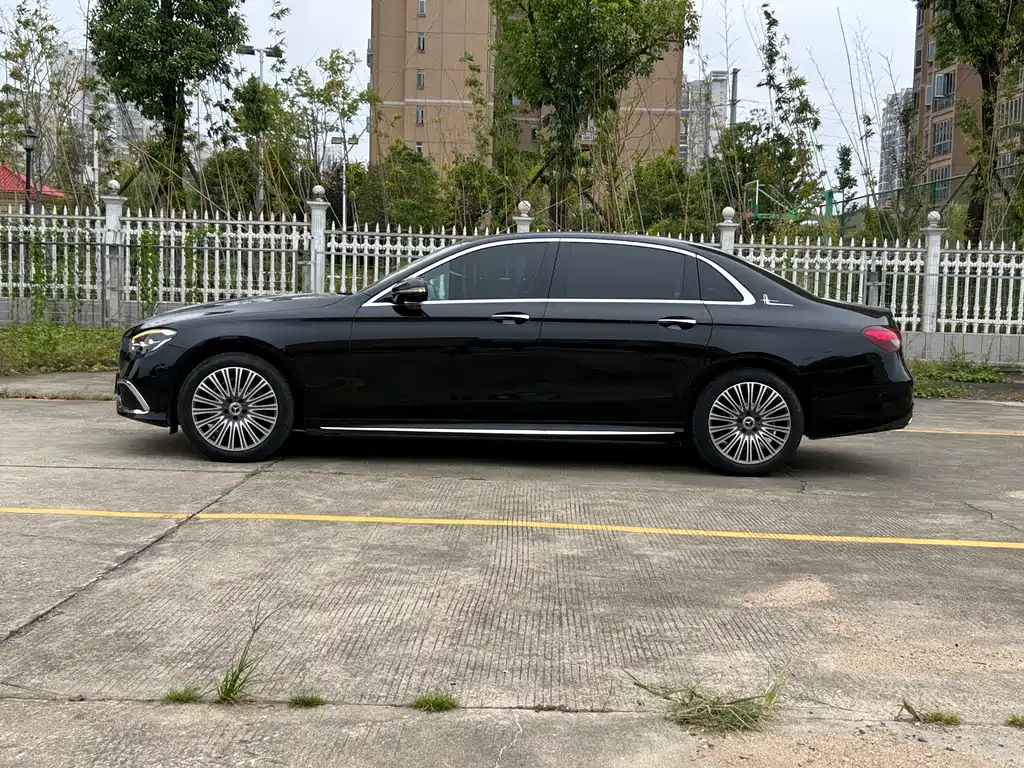 Mercedes-Benz E-Class — миниатюра 3