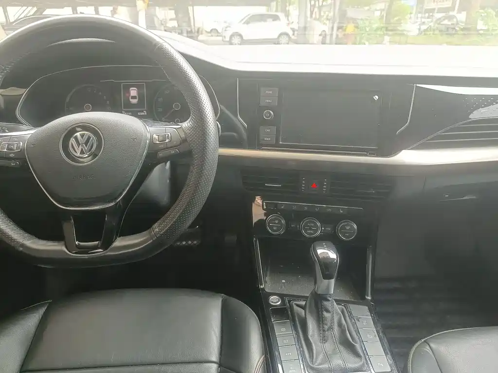 Volkswagen Passat PHEV — миниатюра 8