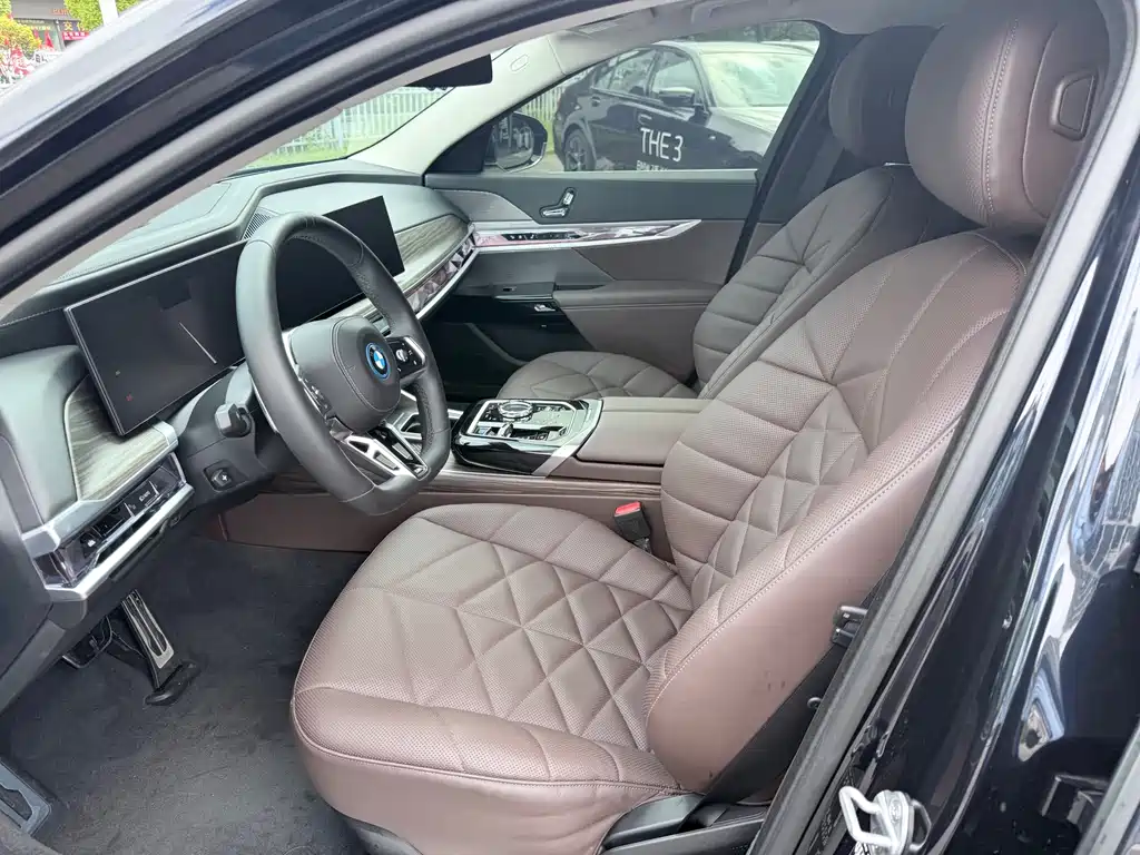BMW i7 — миниатюра 3