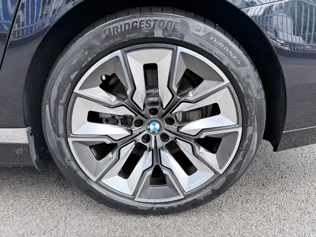 BMW i7 — миниатюра 8