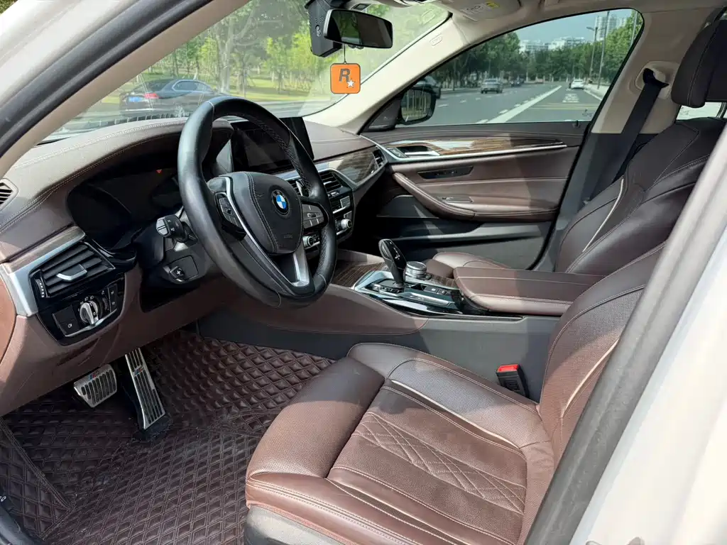 BMW 5 Series — миниатюра 5