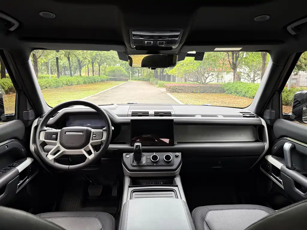 Land Rover Defender — миниатюра 10