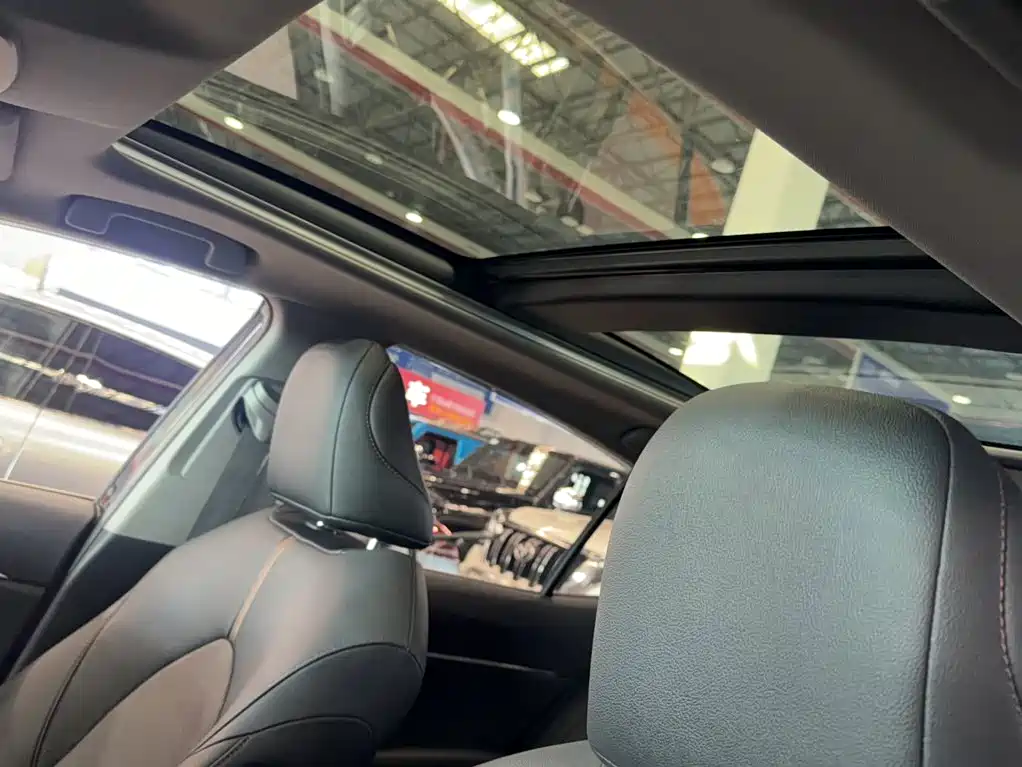 Toyota Camry — миниатюра 11