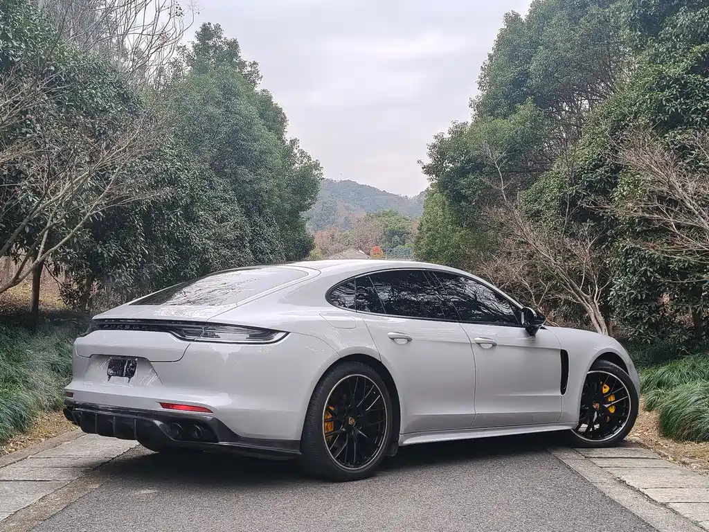 PORSCHE PANAMERA