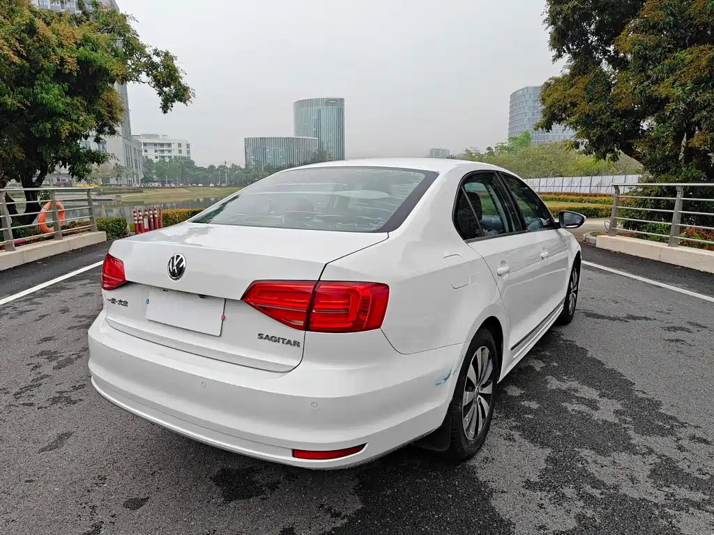 Volkswagen Sagitar 2018 1.6L AT Comfort