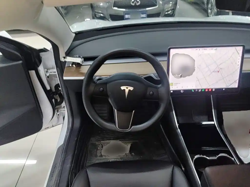 Tesla Model 3 — миниатюра 11