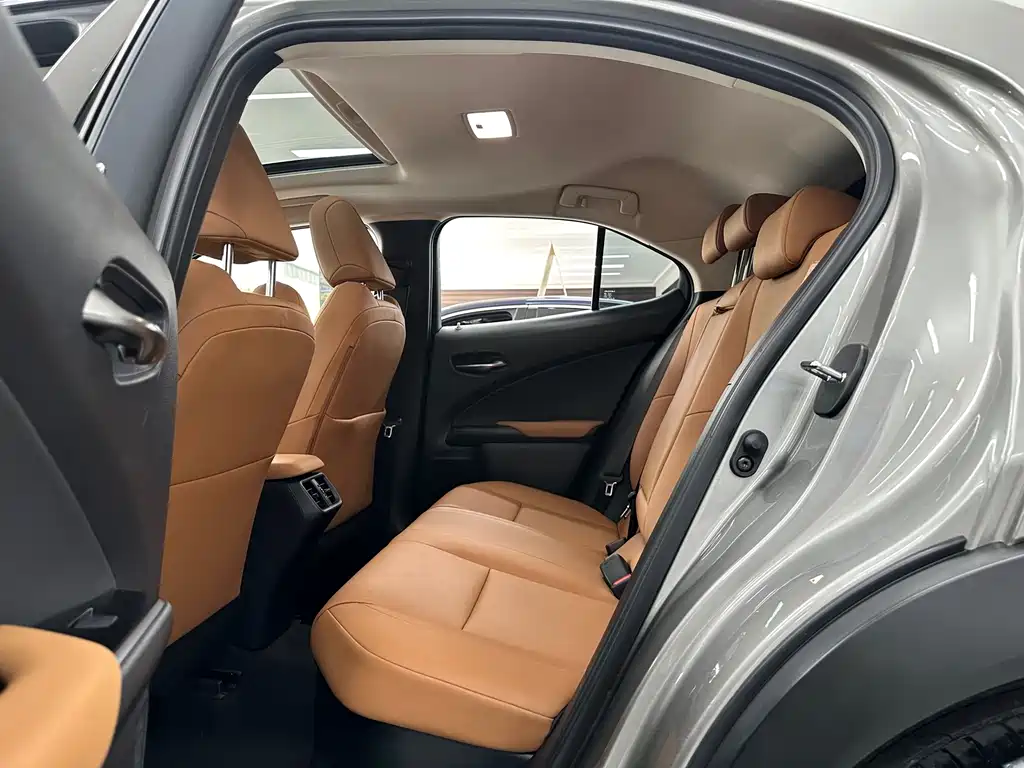 Lexus UX — миниатюра 12