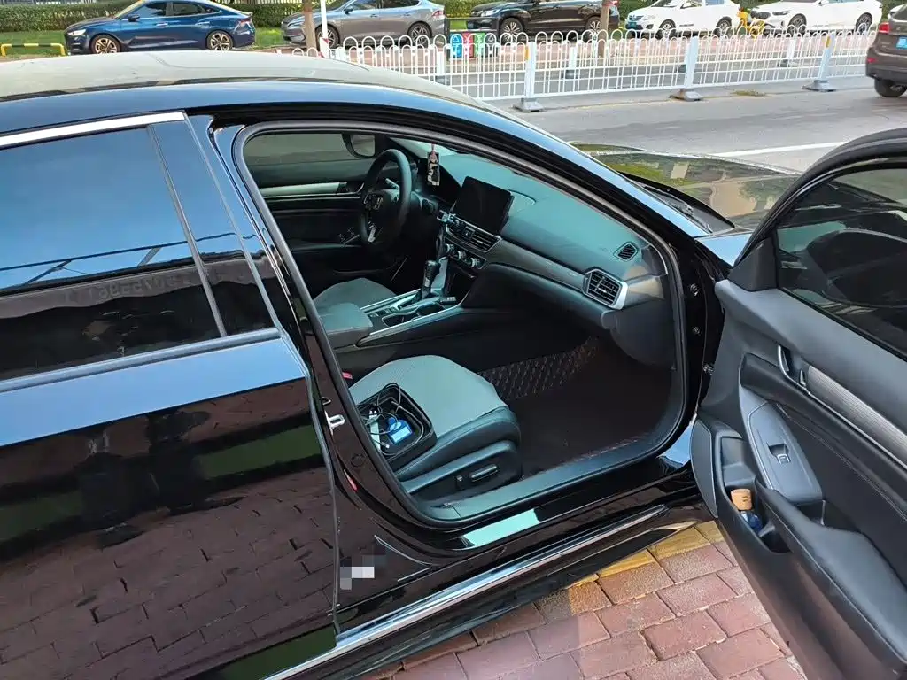 Honda Accord 2022 — фото 19
