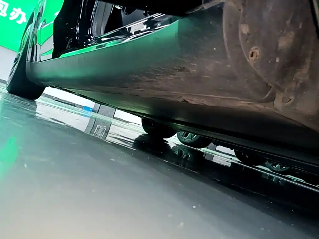 Tesla Model Y — миниатюра 21