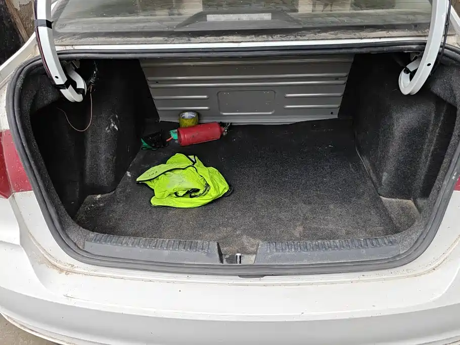 Volkswagen Santana — миниатюра 4