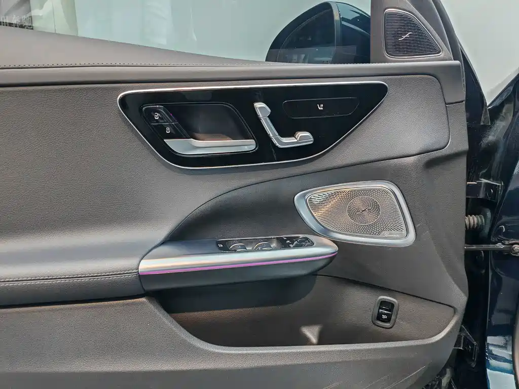 Mercedes-Benz C-Class — миниатюра 11