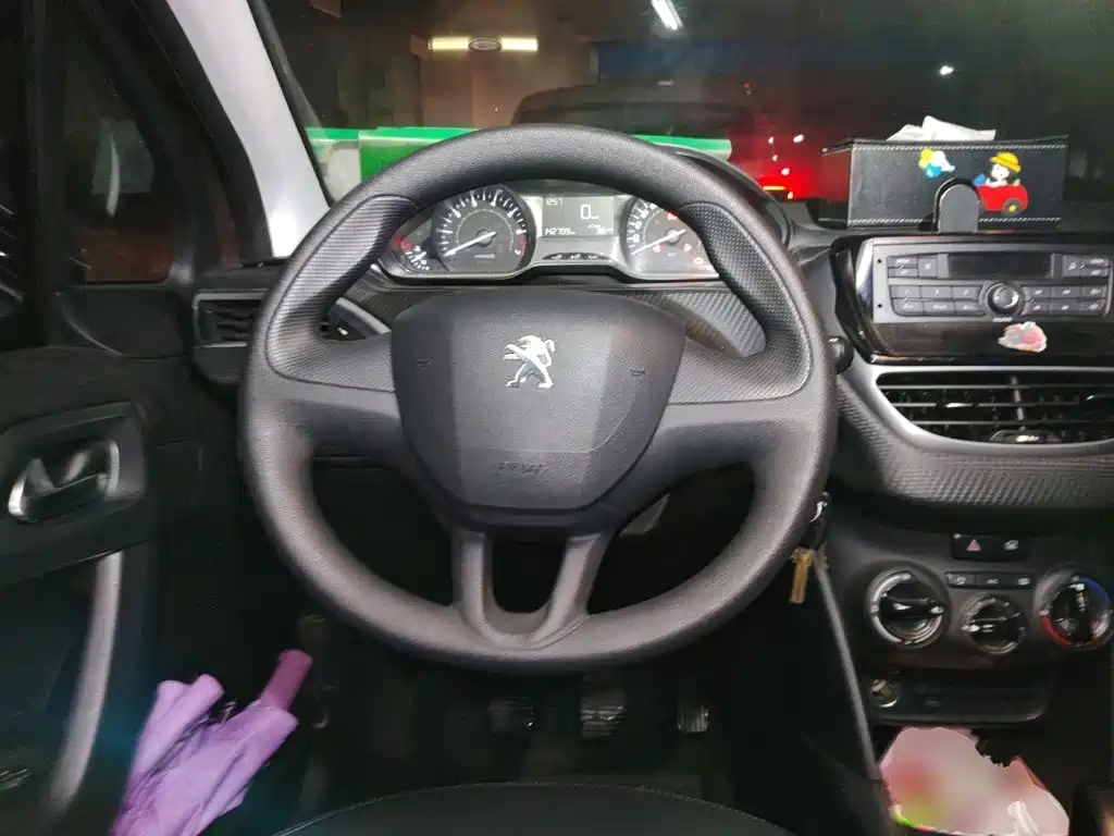 Peugeot 2008 2014 1.6L MT