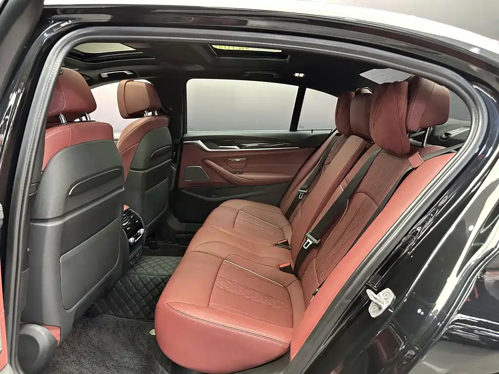 BMW 5 Series — миниатюра 6