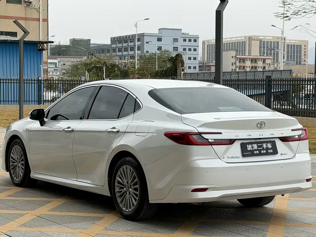 Toyota Camry — миниатюра 7