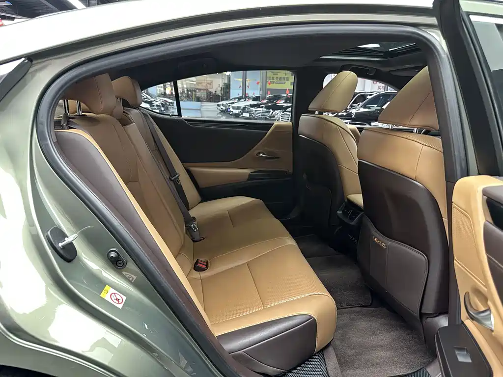 Lexus ES — миниатюра 6