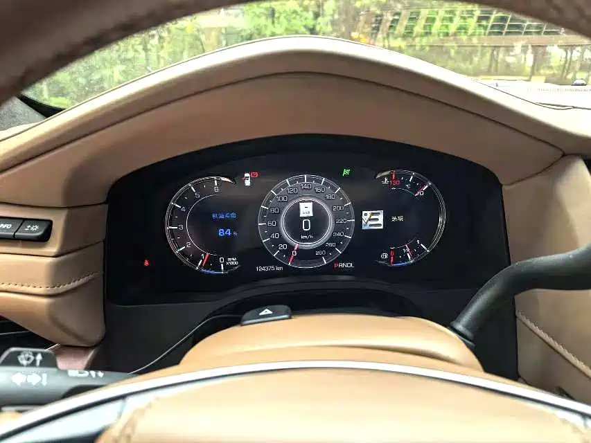 Cadillac Escalade — миниатюра 6