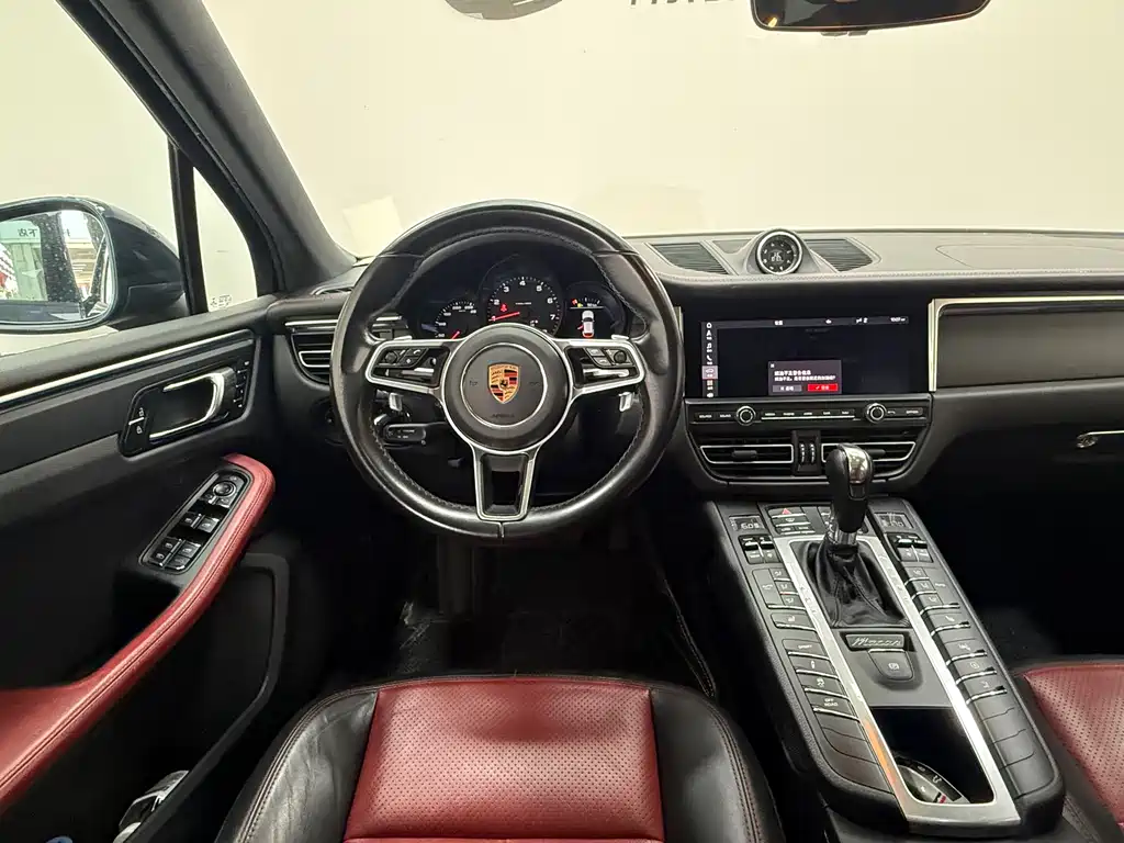 Porsche Macan — миниатюра 11