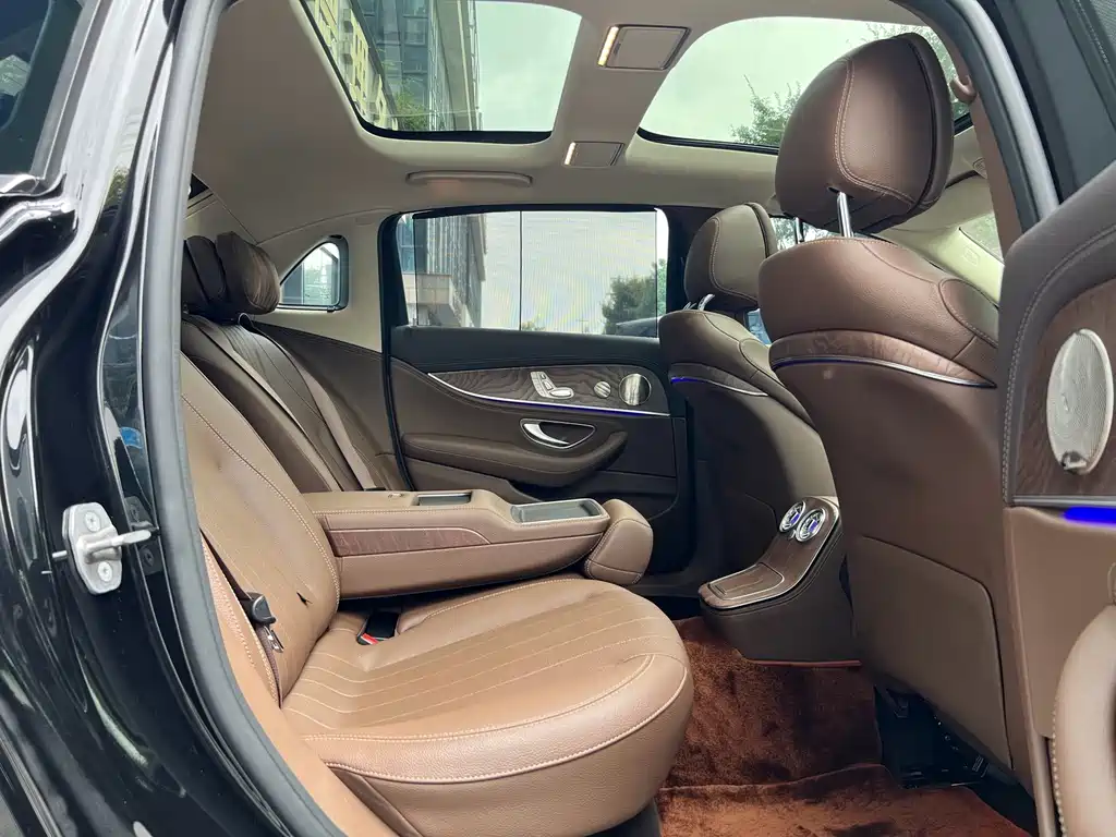 Mercedes-Benz E-Class — миниатюра 12
