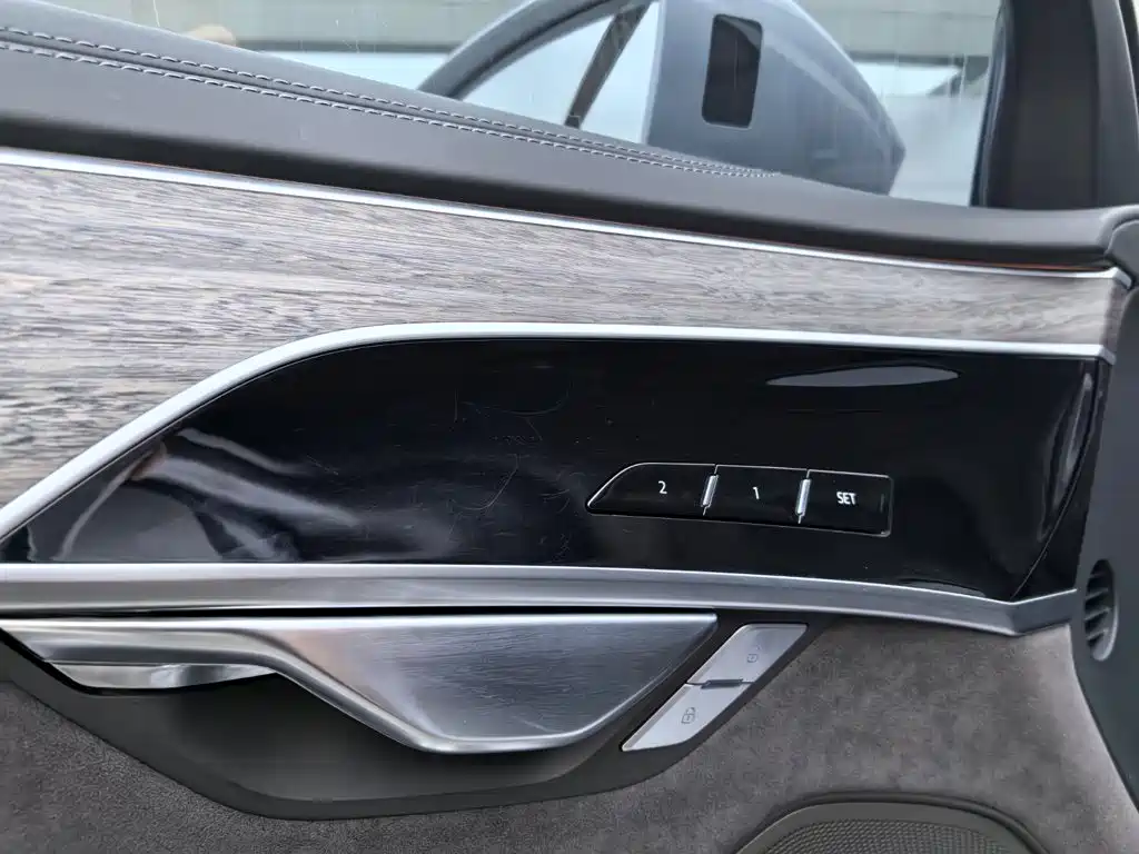 Audi A8 — миниатюра 16