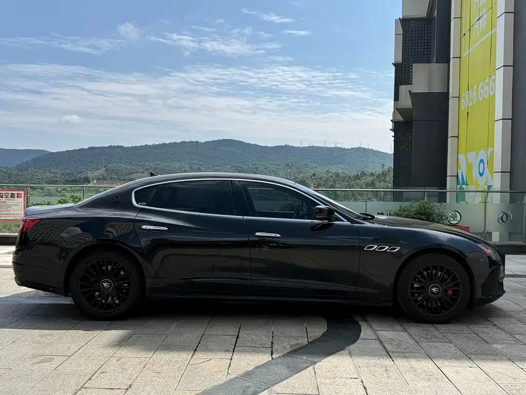 Maserati Quattroporte — миниатюра 4