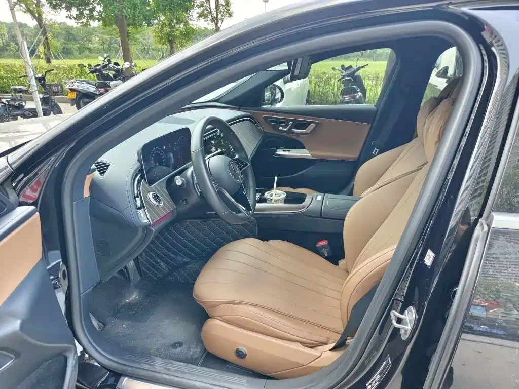 Mercedes-Benz E-Class — миниатюра 6