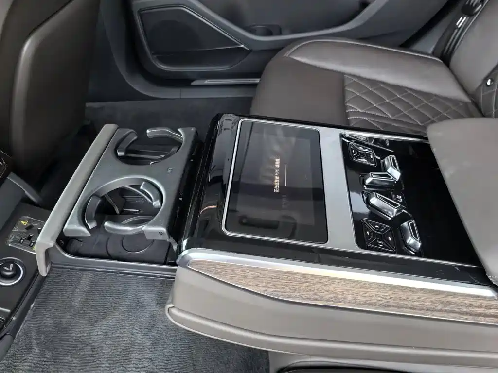 Audi A8 — миниатюра 32