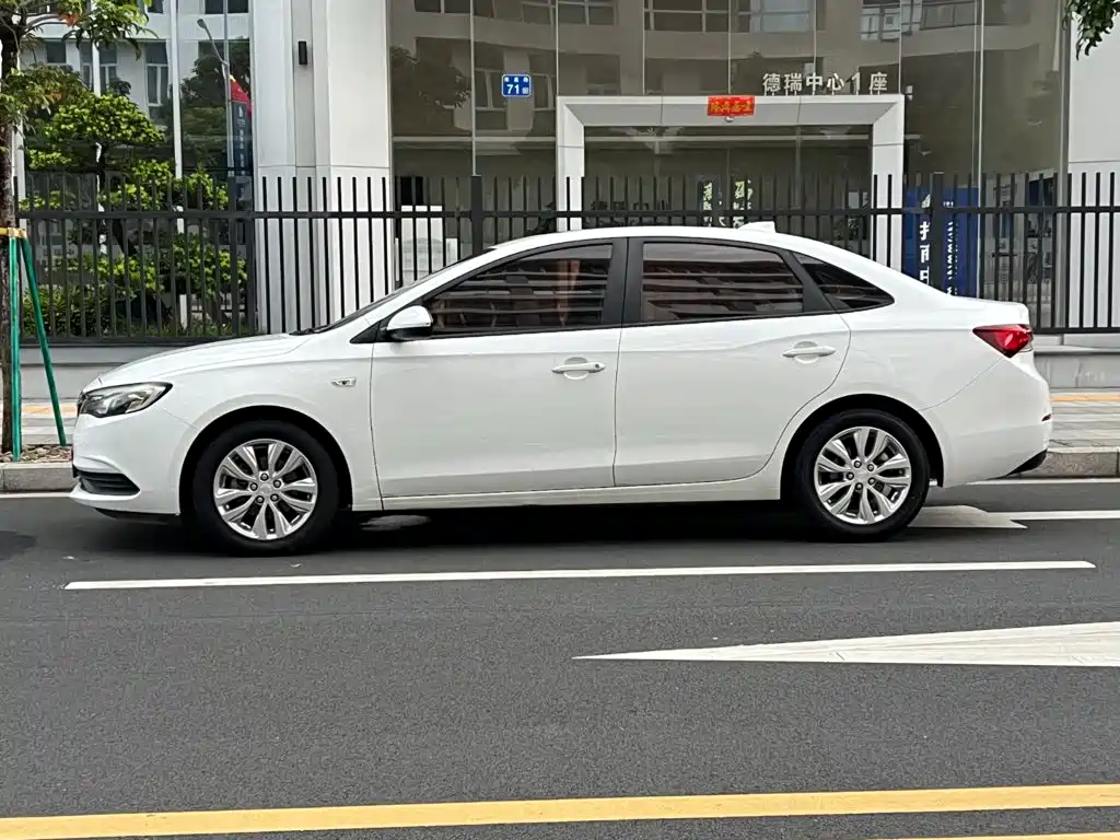 Buick Excelle — миниатюра 27