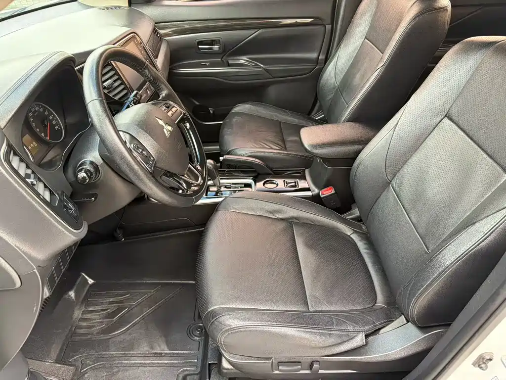 Mitsubishi Outlander — миниатюра 5