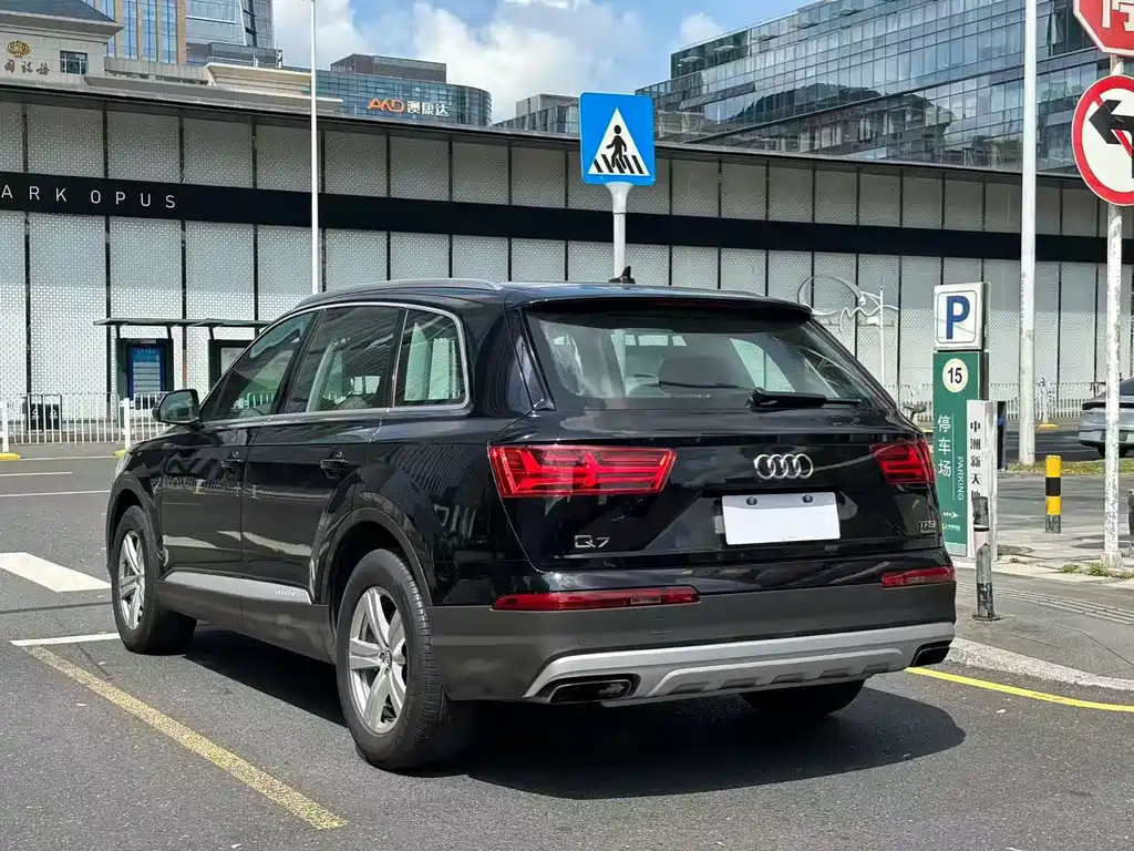 Audi Q7 — миниатюра 11