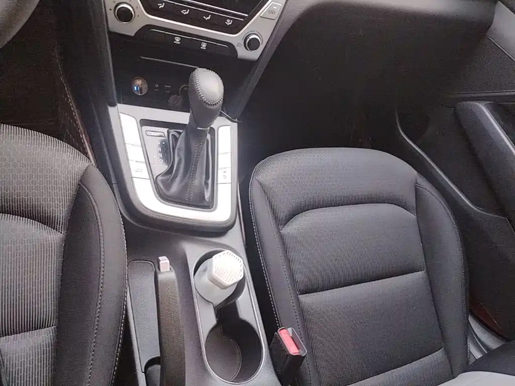 Hyundai Elantra — миниатюра 14