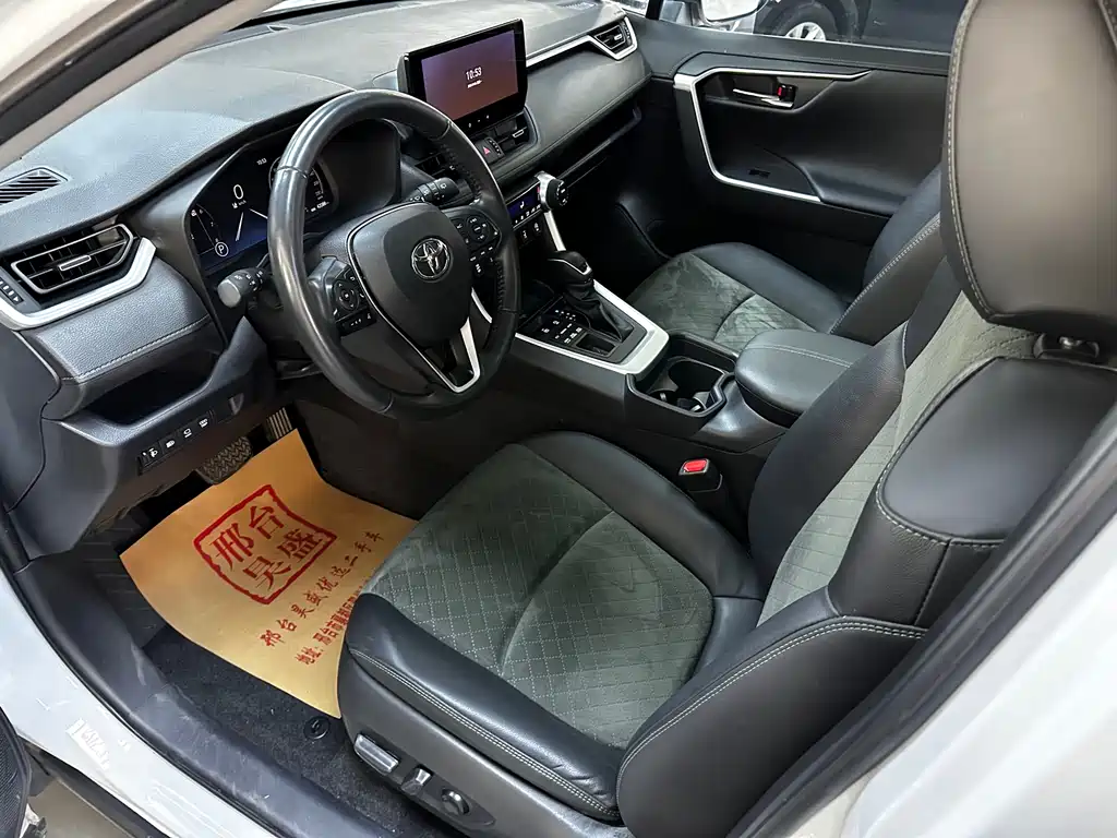 Toyota RAV4 2023 2.0L CVT Plus