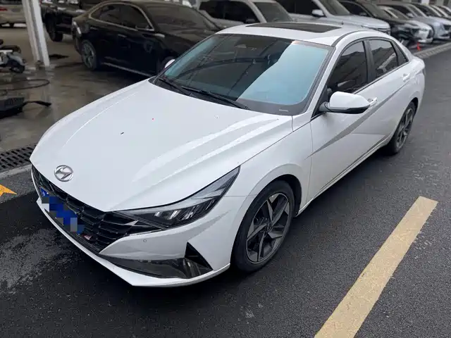 HYUNDAI ELANTRA